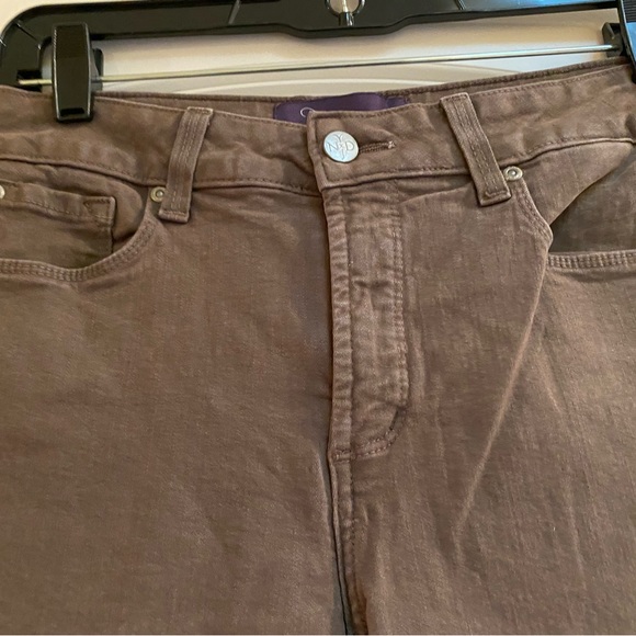 Brown NYDJ jeans w/ stretch - Size 6 - Picture 2 of 5